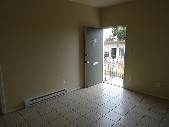 4th image of 4217 Winona Ave #4217