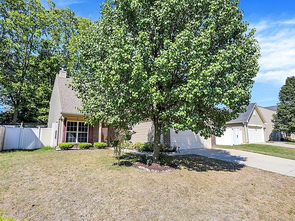 2nd image of 32 Meridian Gardens Ln