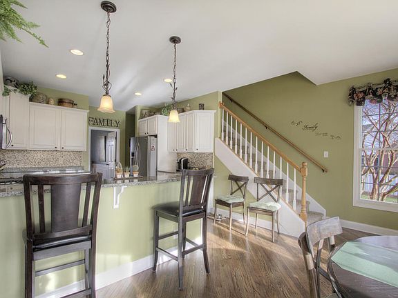 4th image of 1209 Stonehenge Dr