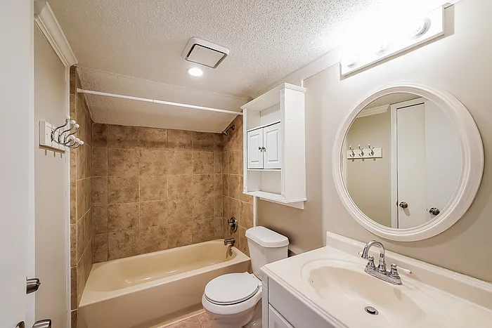356 Lakeshore Cir — Photo 9