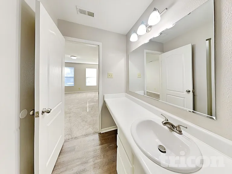 2336 Blackthorn Dr — Photo 7