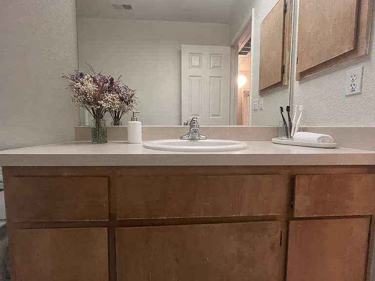 645 Adams St #5 — Photo 9
