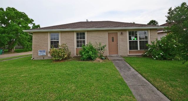 1st image of 141 Elvie Ct