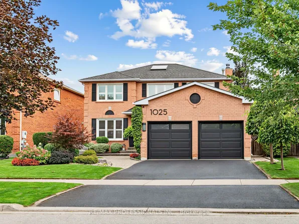 1025 Moorelands Cres, Pickering, ON L1W 3K3