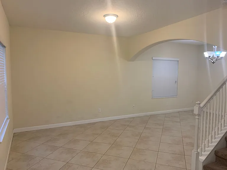 1646 Thetford Cir — Photo 10