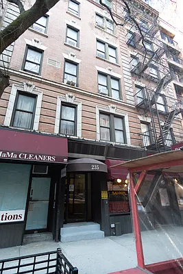 Rented by Julianna Realty Corp | media 17