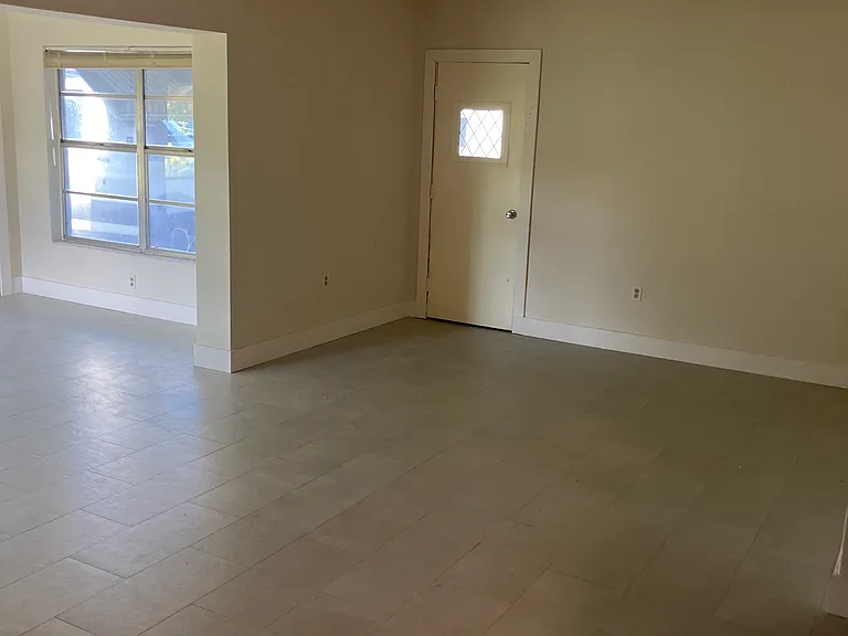 1449 Collins Rd — Photo 8