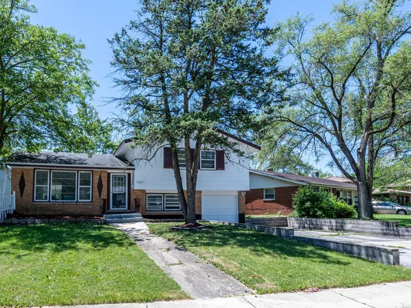 3201 Maple Ln, Hazel Crest, IL 60429