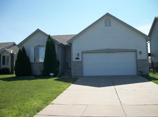 728 S Smithmoor Cir, Wichita, KS 67207