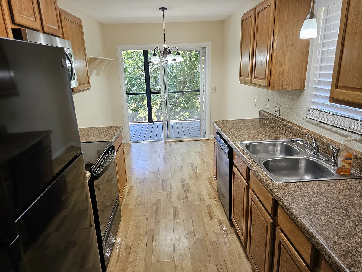 Building Photo - 261 2nd Ave #B