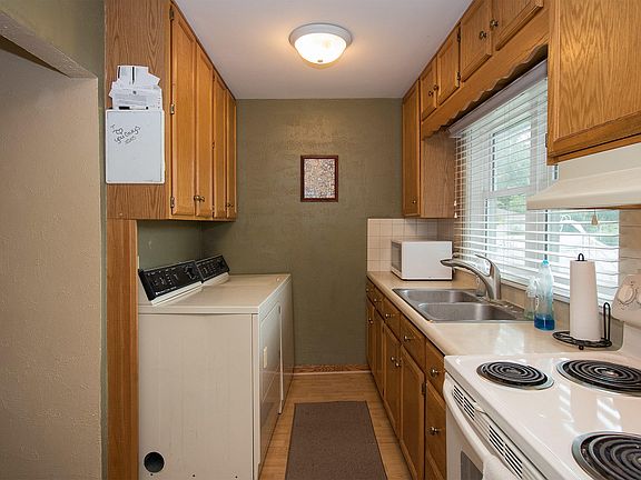 3rd image of 528 Orleans Ave