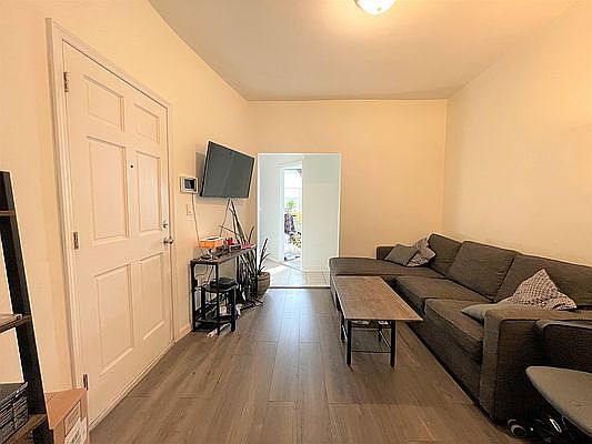 2nd image of 262 Palmetto St #3