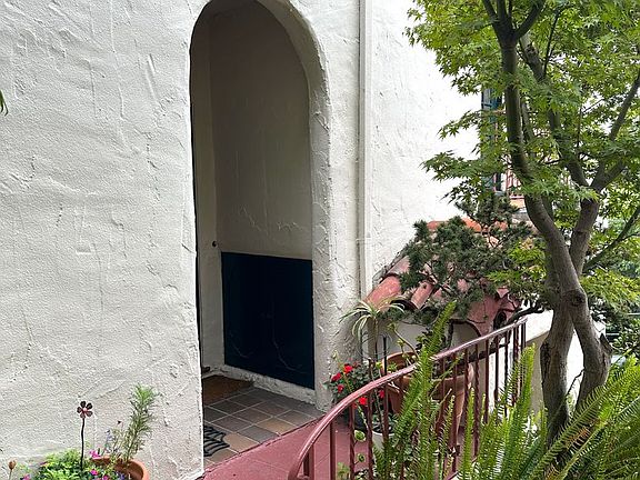 3rd image of 886 Cleveland St APT 2