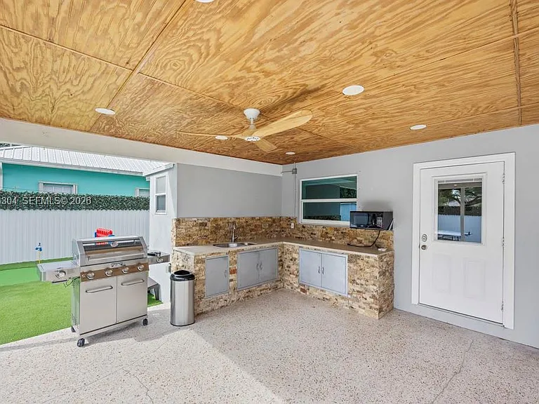 2128 Dock St — Photo 10