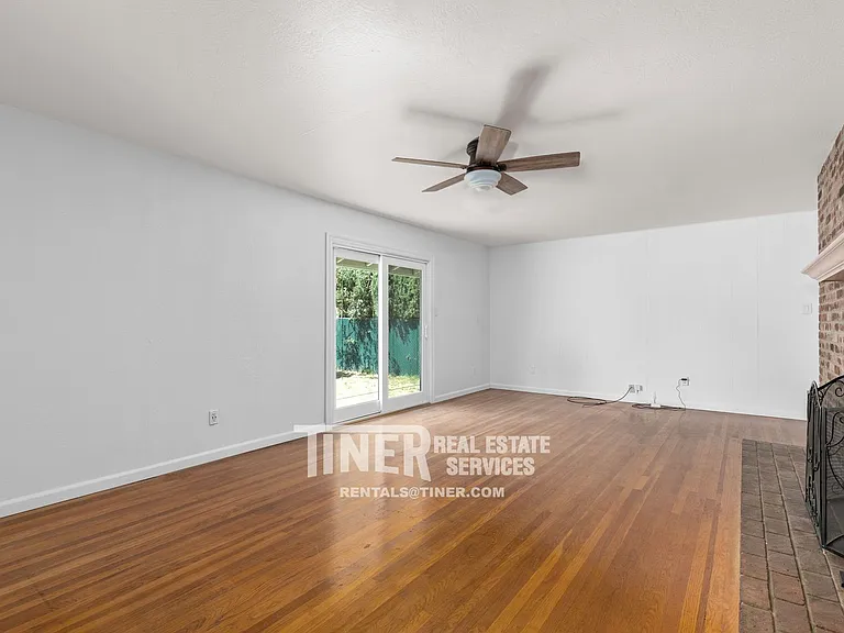 9136 Cecile Way — Photo 12