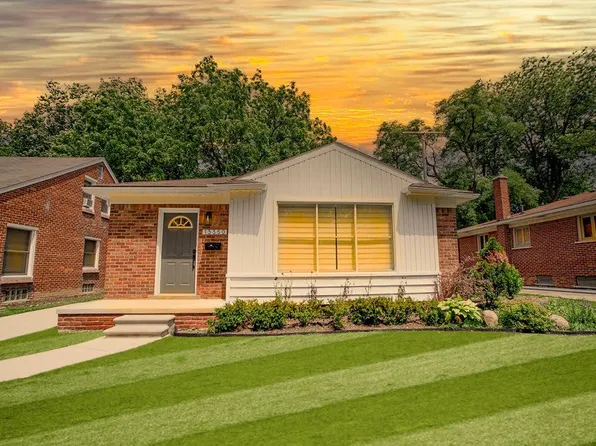 13350 Borgman Ave, Huntington Woods, MI 48070