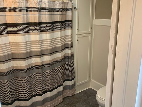 4th image of 129 E South B St
