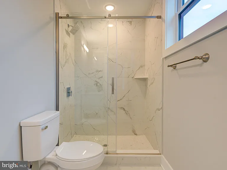 1933 N Leithgow St #35-1 — Photo 14