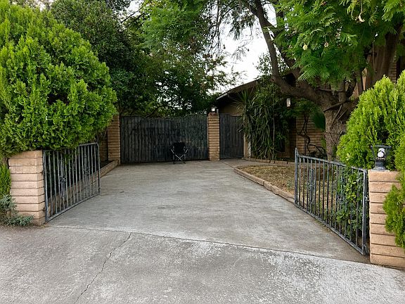 3rd image of 100 Heatherwood Court