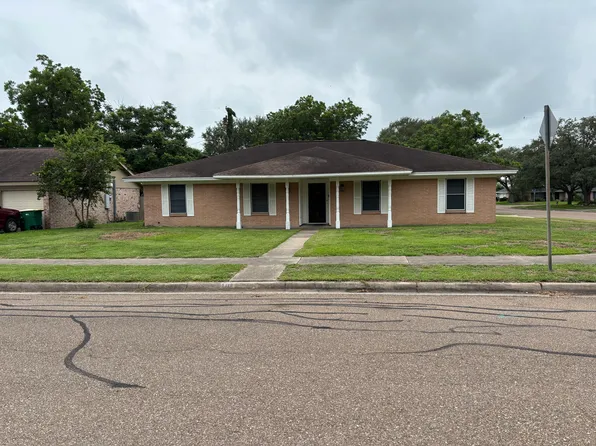 101 Sussex Dell Dr, Victoria, TX 77904