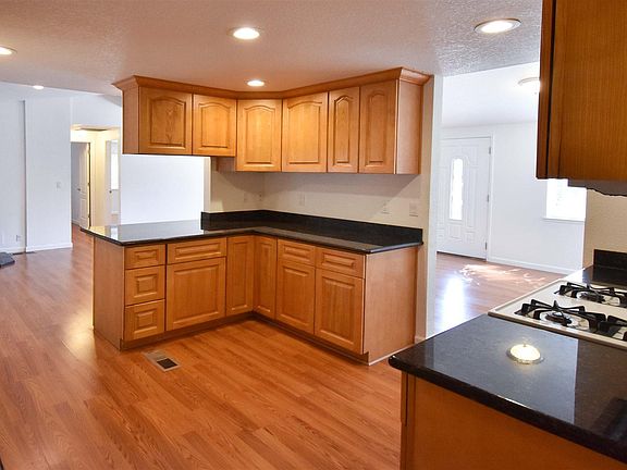 2nd image of 16522 Creekside Dr