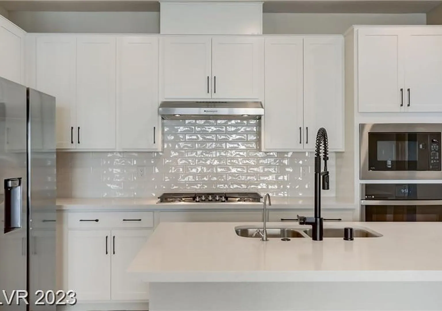 Beautiful 4 Bedroom Property In Gated Community! — Photo 4