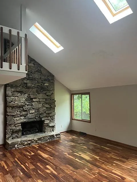 3 bed, 2300 sqft, $2,750 — Photo 4