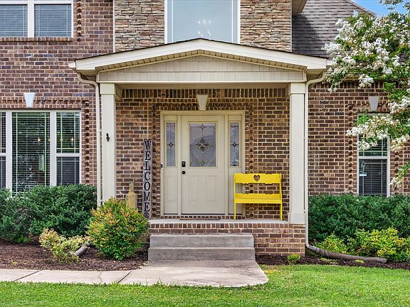 4th image of 992 Promenade Dr