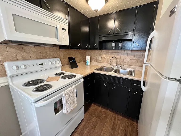 Mayfair Apartments — Photo 66