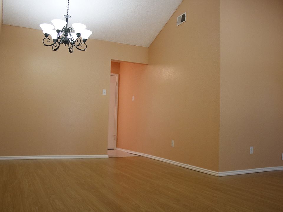 1st image of 3015 Hilltop Dr