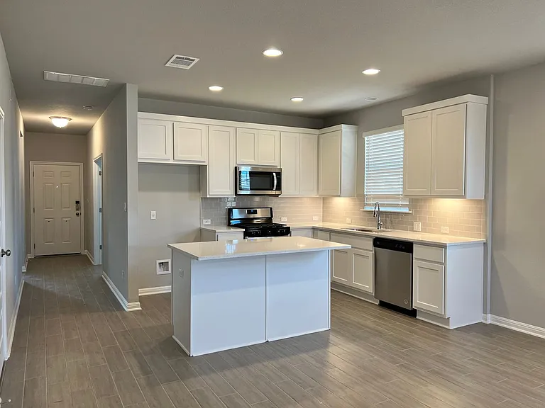 2724 Juniper Woods Rd — Photo 2