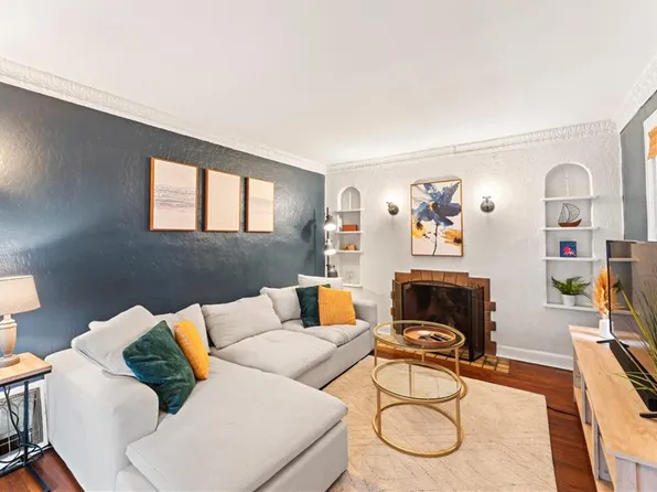 417 E 62nd St, Kansas City, MO 64110