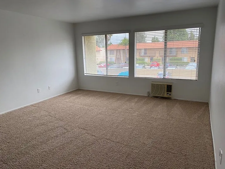 Sun Valley Gardens Apartments — Photo 32