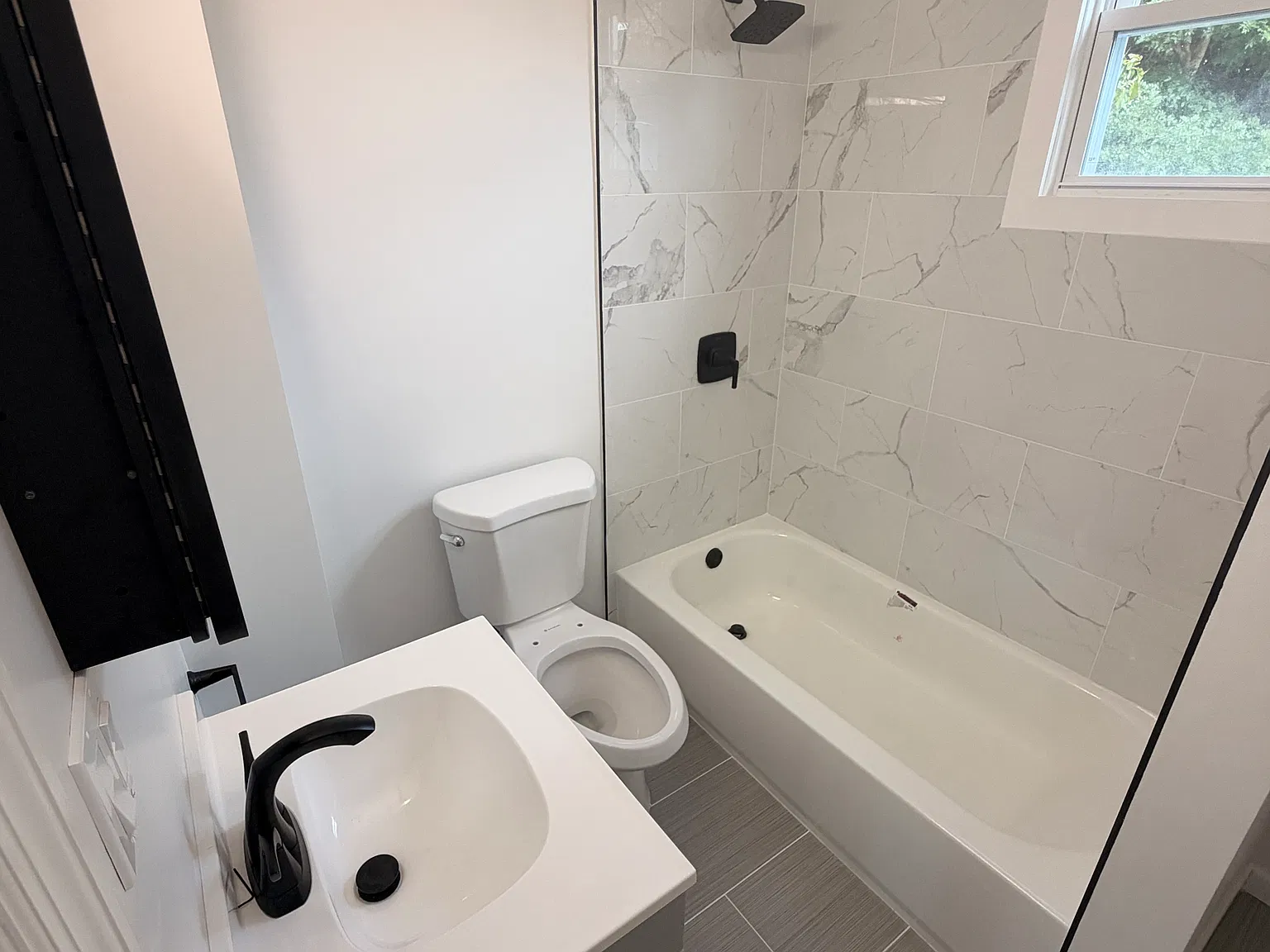 3 bed, 1070 sqft, $2,200 — Photo 3