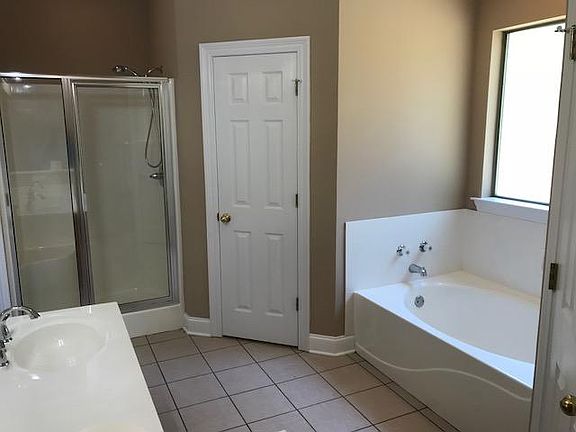 4th image of 29310 Laurel Dr