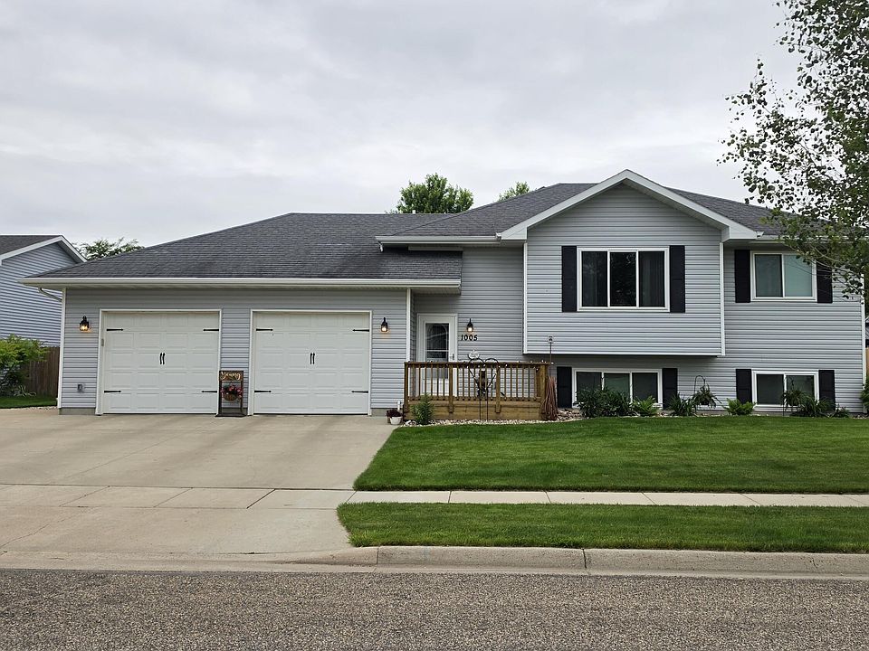 1st image of 1005 Plum Ln