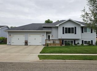 1005 Plum Ln, Aberdeen, SD 57401