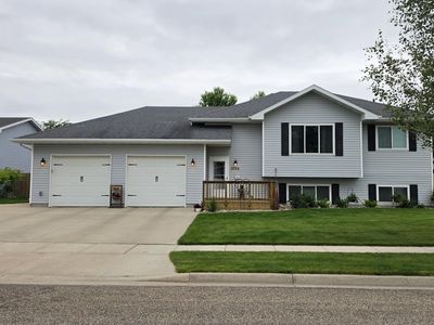 1005 Plum Ln, Aberdeen, SD, 57401