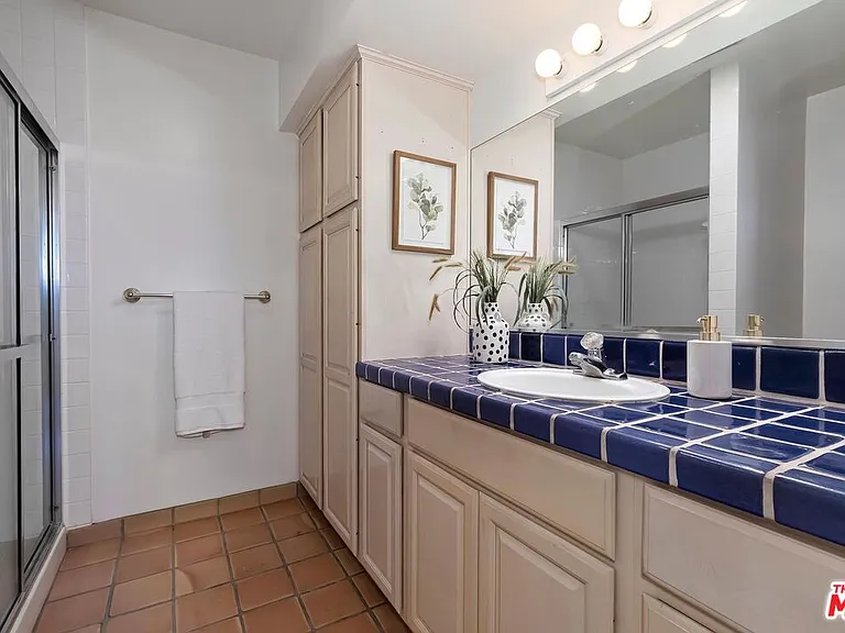 1351 N Crescent Heights Blvd #207 — Photo 19