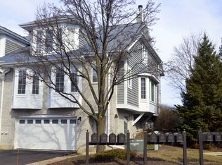 1025 N Glenview Ct, Palatine, IL 60067
