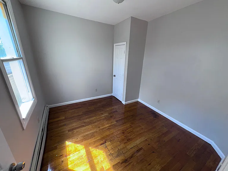 311 S 6th St #3L — Photo 4