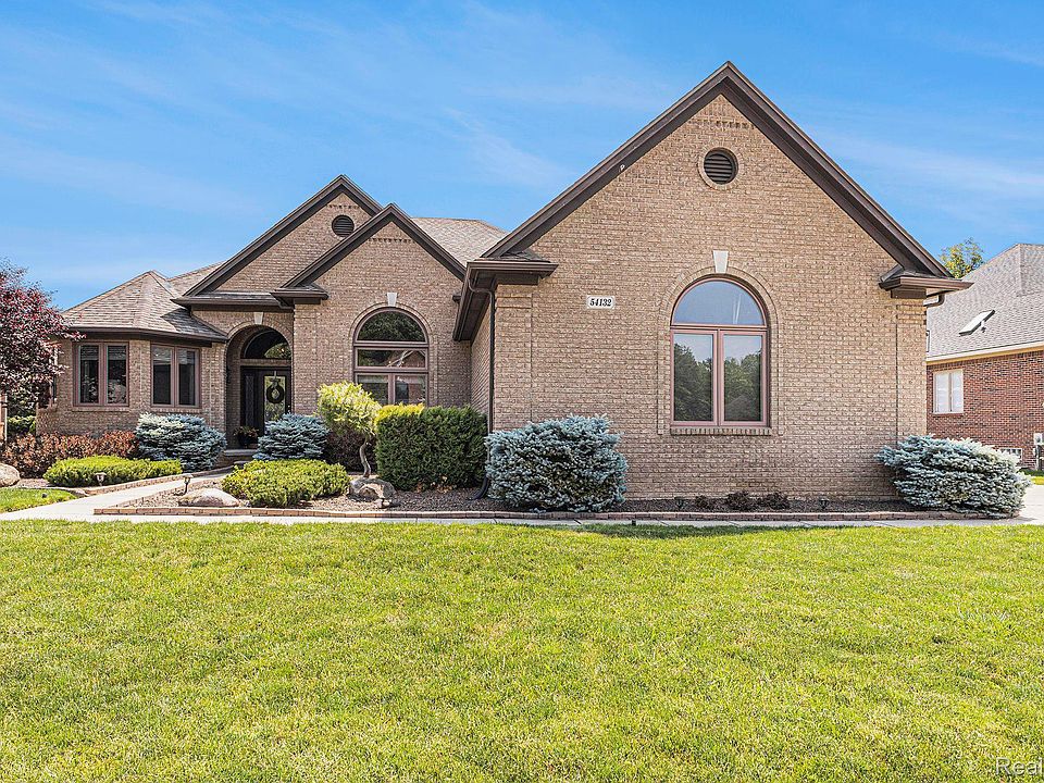 1st image of 54132 Cambridge Dr