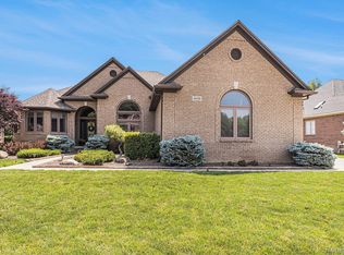 54132 Cambridge Dr, Shelby Township, MI 48315