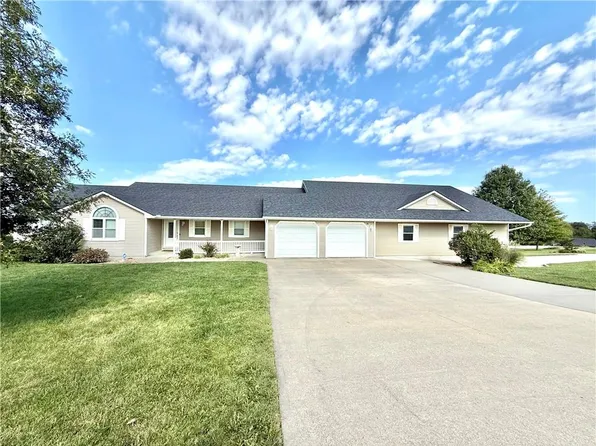 27119 Southridge Dr, Maryville, MO 64468
