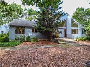 17 Deer Path Cir, Green Brook, NJ 08812