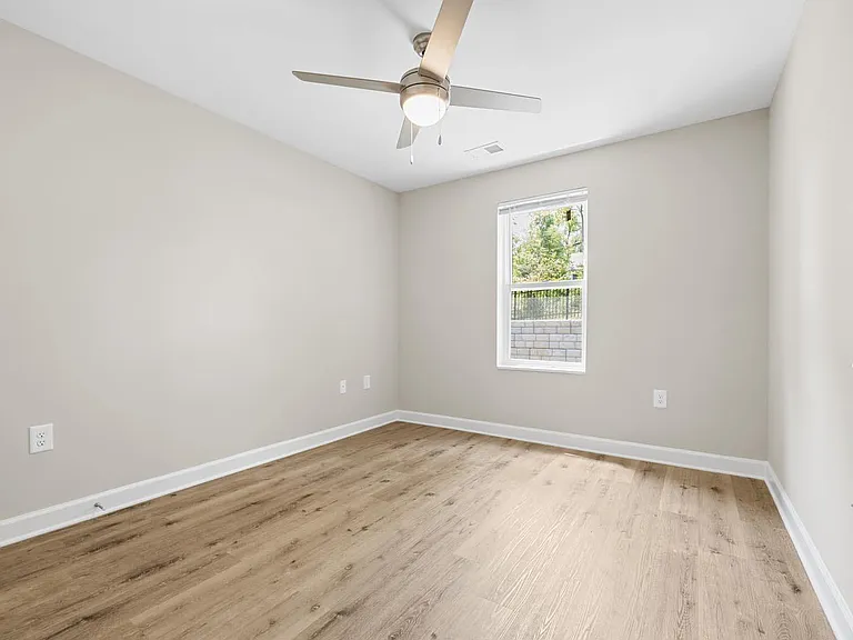 Bluebird Commons — Photo 13