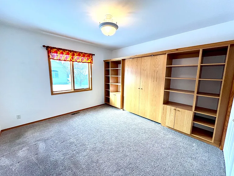 517 Burnham Pl — Photo 8