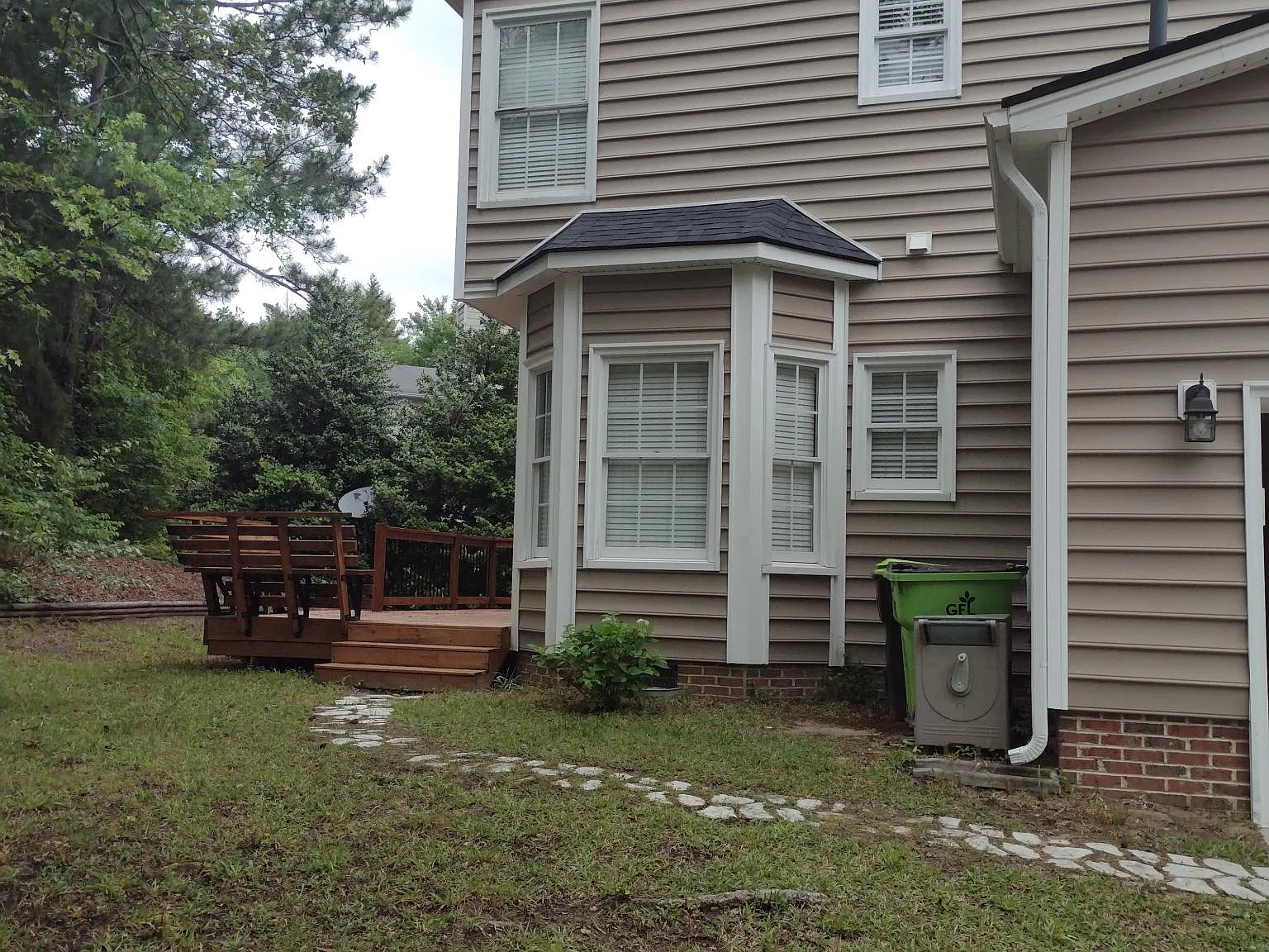 3 bed, 2.5 bath, 1620 sqft, $2,200 — Photo 2