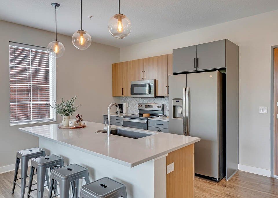 1st image of 400 SW 7th St #201