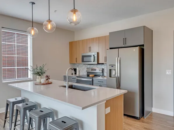 400 SW 7th St #201, Des Moines, IA 50309